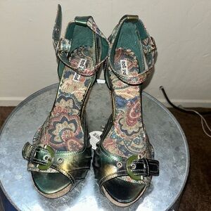 Peacock Style Heels/Pumps with hippie like design interior.